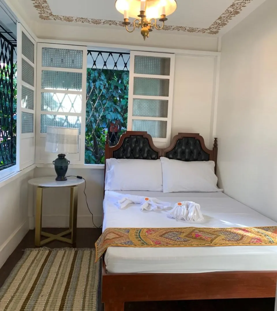 Courtyard Hotel Pasay 3*,