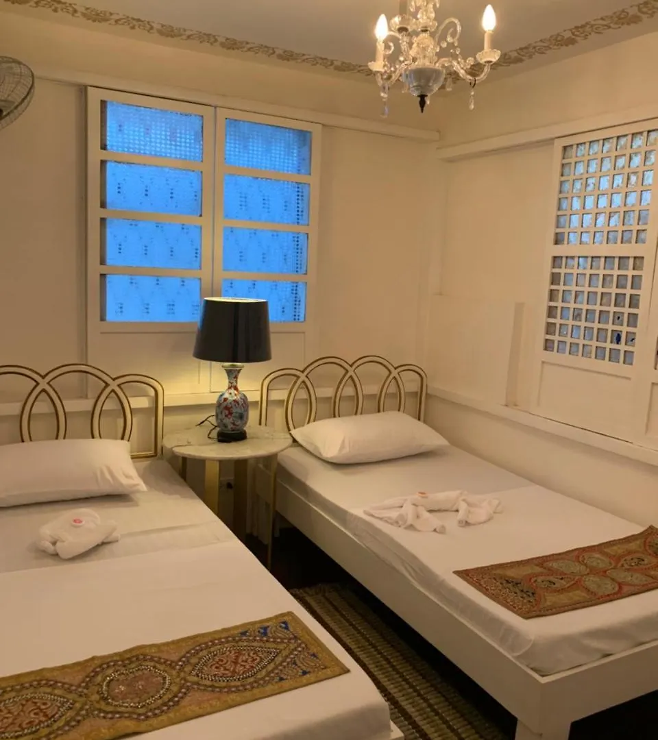 Courtyard Hotel Pasay 3*,